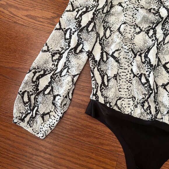 BB DAKOTA Women's Snake The Cake Satin Bodysuit Size Small Snakeskin Print - Picture 8 of 15